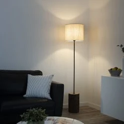 Paul Neuhaus Ländliche Stehlampe aus Holz mit weißem Schirm - Oriana